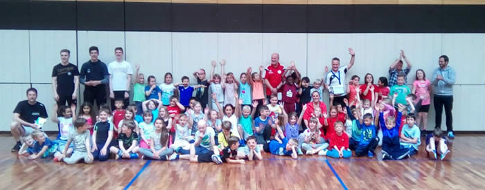 15 Kinder der 2.Klasse nahmen am Tag des Handballs teil